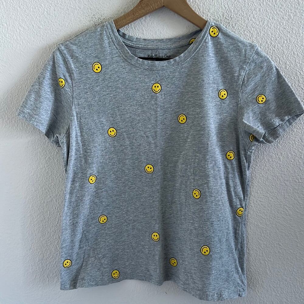 Rebellious One Gray Happy Face Smile Graphic Tee T-Shirt Small